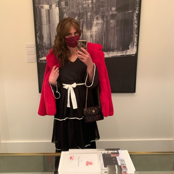 Meet your Posher, Lauren - Picture 3 of 5